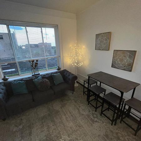 2 Bedroom Stylist Apartment デトロイト エクステリア 写真