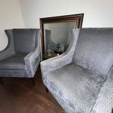 2 Bedroom Stylist Apartment デトロイト エクステリア 写真