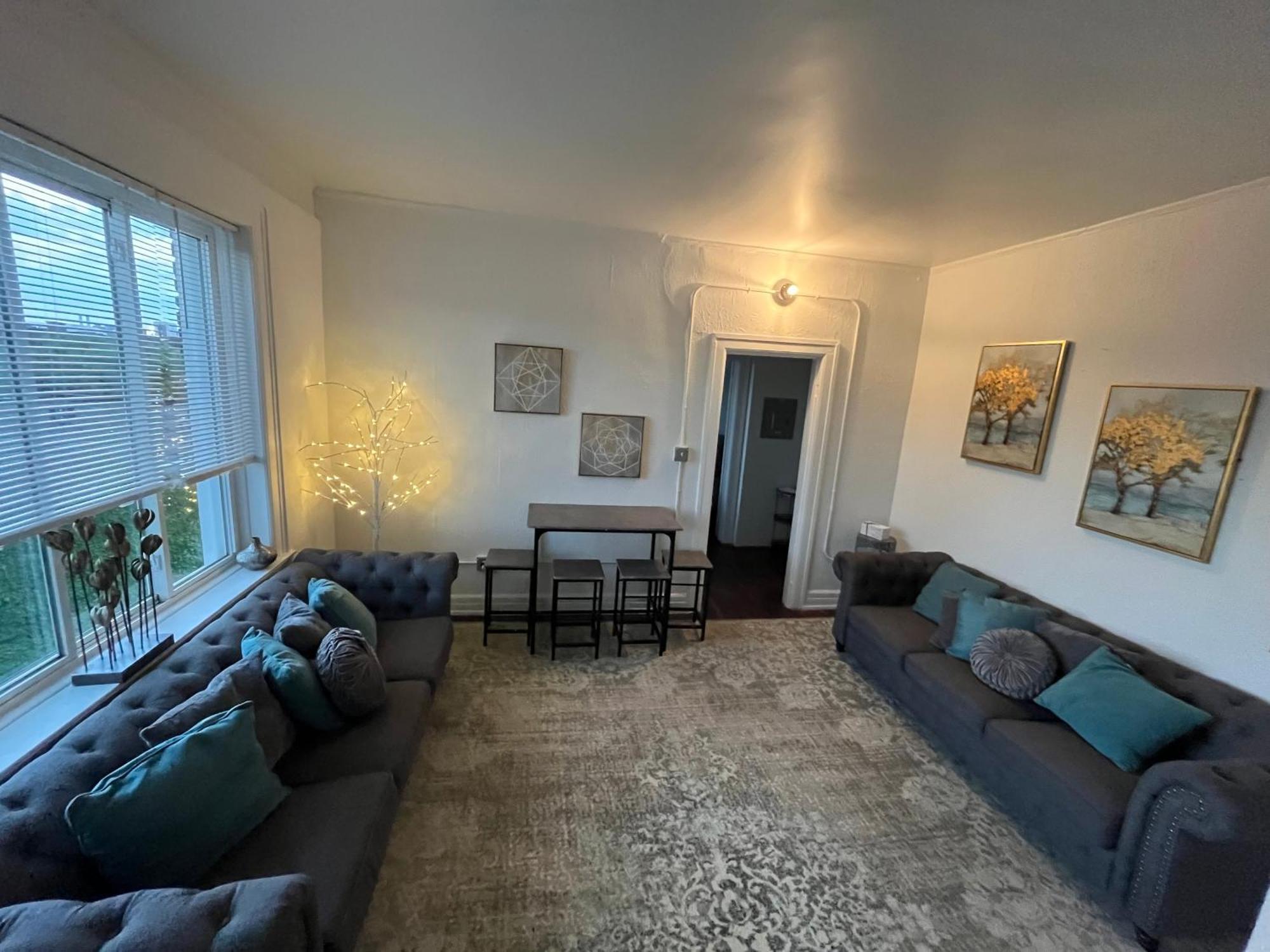 2 Bedroom Stylist Apartment デトロイト エクステリア 写真