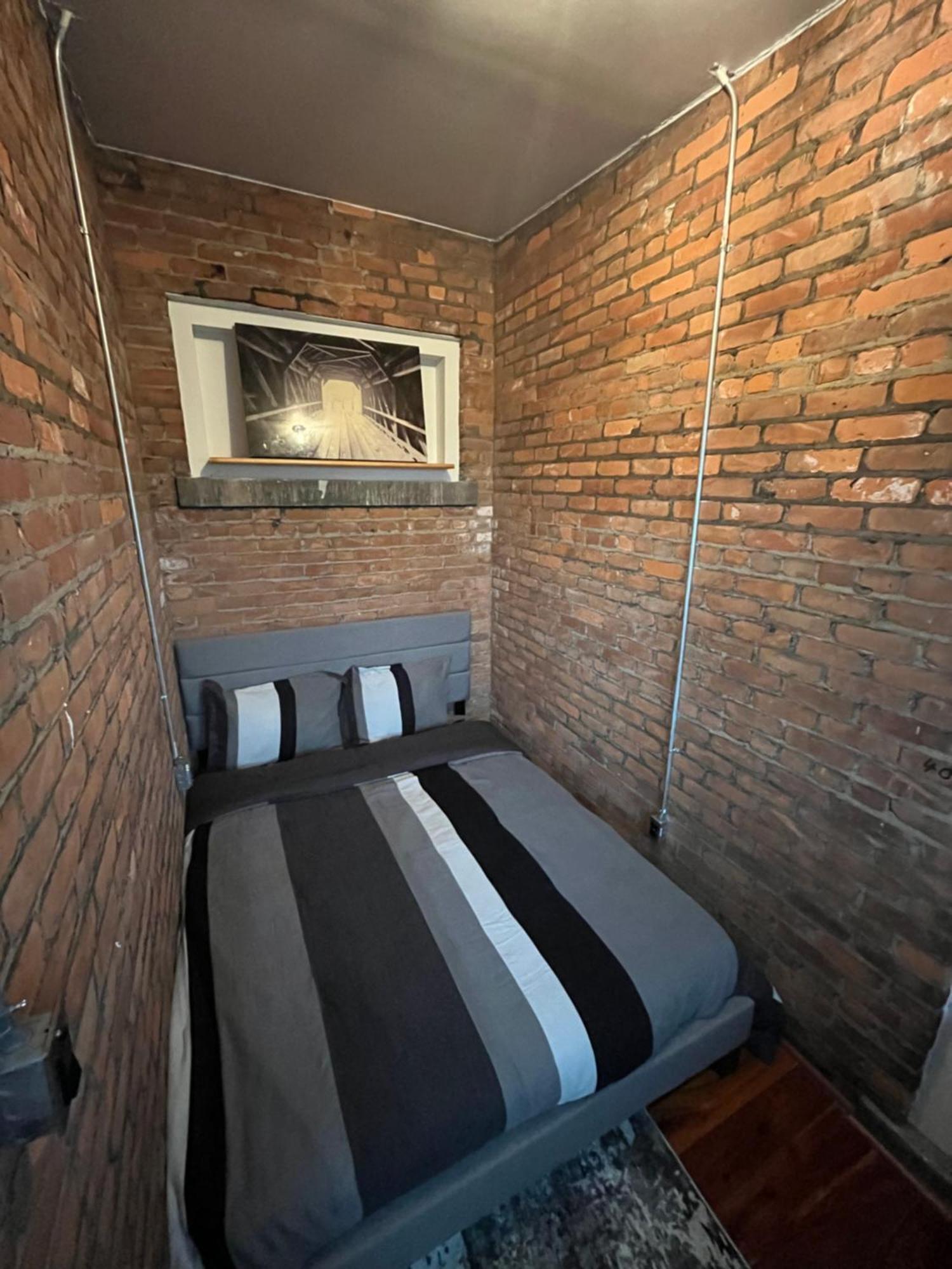 2 Bedroom Stylist Apartment デトロイト エクステリア 写真
